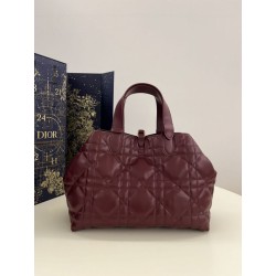 Borsa Dior Media Dior Toujours in Macrocannage bordeaux