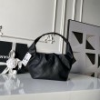 Bora Pari all'originale replica hobo Chanel con finiture metallo dorato AS5976 Nero