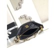 Borsa hobo Chanel piccola Pearls AS5898 pelle di vitello nera