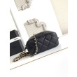 Borsa hobo Chanel piccola Pearls AS5898 pelle di vitello nera