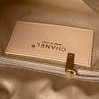 Borsa hobo grande Chanel con finiture metallo dorato AS5967 marrone