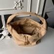 Borsa hobo grande Chanel con finiture metallo dorato AS5967 marrone