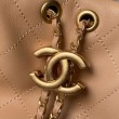 Borsa hobo grande Chanel con finiture metallo dorato AS5967 marrone