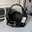 Borsa hobo grande Chanel con finiture metallo dorato AS5967 Nero