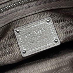 Borsa shopping/tote grande Prada 1BG604 Grigio