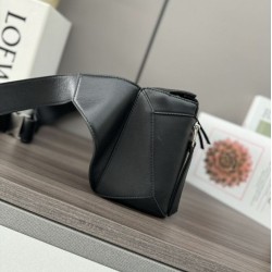 Replica Marsupio classico piccolo Puzzle Edge Loewe Nero Imitazioni Replica qualità specchio Marsupio classico piccolo Puzzle Edge Loewe Nero