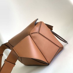 Replica Marsupio classico piccolo Puzzle Edge Loewe Marrone Imitazioni Replica qualità specchio Marsupio classico piccolo Puzzle Edge Loewe Marrone