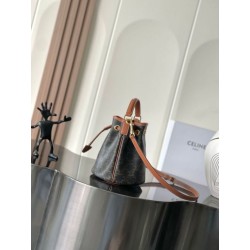 Borse Replica Alta Qualità a secchiello Celine Clara Triomphe