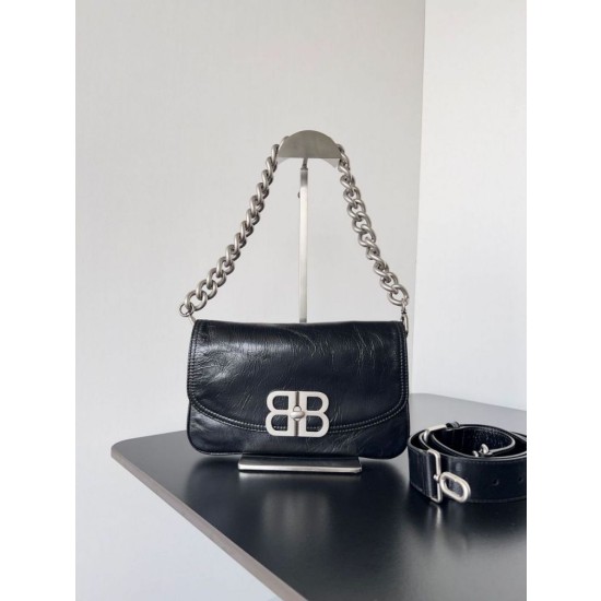 Borse Imitazioni a tracolla Balenciaga BB con patta morbida e finiture argentate