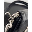 Borse Imitazioni a tracolla Balenciaga BB con patta morbida e finiture argentate