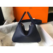 Borsa Hermes Lindy 26 cm blu navy con finiture dorate Borsa Hermes Lindy 26 cm blu navy con finiture dorate