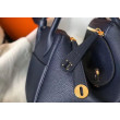 Borsa Hermes Lindy 26 cm blu navy con finiture dorate Borsa Hermes Lindy 26 cm blu navy con finiture dorate