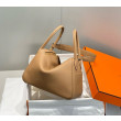 Borse Replica Hermes Lindy 26 cm cammello con finiture dorate Borse Replica Hermes Lindy 26 cm cammello con finiture dorate