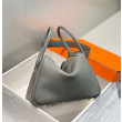Borsa Hermes Lindy 26 cm Gris Meyer con finiture dorate Borsa Hermes Lindy 26 cm Gris Meyer con finiture dorate