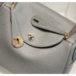 Borsa Hermes Lindy 26 cm Gris Meyer con finiture dorate Borsa Hermes Lindy 26 cm Gris Meyer con finiture dorate