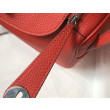 Borsa Hermes Lindy 26 cm Rosso con finiture dorate Borsa Hermes Lindy 26 cm Rosso con finiture dorate
