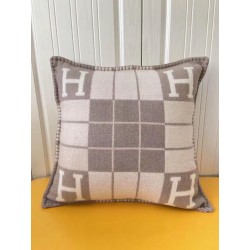 Qualità superiore replica Dettagli perfetti Cuscino Hermes Avalon III piccolo Beige