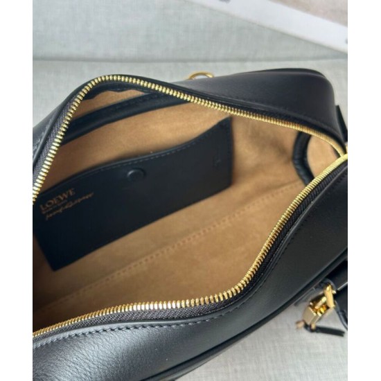 Replica Qualità superiore replica a tracolla Loewe Amazona 23 con dettaglio lucchetto nero Imitazioni Replica qualità specchio Qualità superiore replica a tracolla Loewe Amazona 23 con dettaglio lucchetto nero