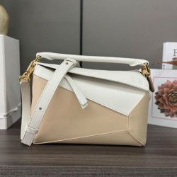 Replica qualità specchio Borsa classica bicolore Loewe Puzzle Edge piccola Bianco/beige