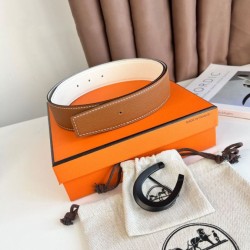 Replica Pari all'originale replica Cintura reversibile Hermes Luck 38 mm con fibbia nera Epsom Imitazioni Replica qualità specchio Pari all'originale replica Cintura reversibile Hermes Luck 38 mm con fibbia nera Epsom