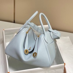 Replica Borse Hermes Lindy 26 cm Blu con finiture dorate Imitazioni Replica qualità specchio Borse Hermes Lindy 26 cm Blu con finiture dorate