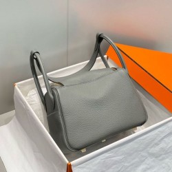 Replica Borsa Hermes Lindy 26 cm Gris Meyer con finiture dorate Imitazioni Replica qualità specchio Borsa Hermes Lindy 26 cm Gris Meyer con finiture dorate