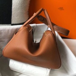 Replica Borsa Hermes Lindy 26 cm Marrone con finiture dorate Imitazioni Replica qualità specchio Borsa Hermes Lindy 26 cm Marrone con finiture dorate