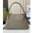 Borsa a tracolla media Gucci GG Emblem 815217 Caffè