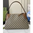 Borsa a tracolla media Gucci GG Emblem 815217 Caffè