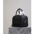 Bora Pari all'originale replica Dior Groove 25 Nero