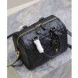 Bora Pari all'originale replica Dior Groove 25 Nero