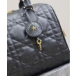 Bora Pari all'originale replica Dior Groove 25 Nero