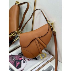 Borse Replica Saddle Dior con tracolla in pelle di vitello martellata marrone