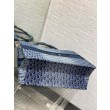Borsa tote media Dior in jacquard blu denim obliquo