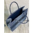 Borsa tote media Dior in jacquard blu denim obliquo