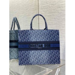 Borsa tote media Dior in jacquard blu denim obliquo Borsa tote media Dior in jacquard blu denim obliquo