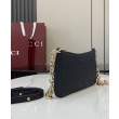 Dettagli perfetti Borsa Super Mini Gucci con stemma GG 815278 Nera