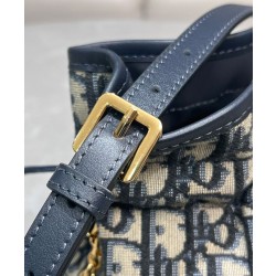 Dior 30 Montaigne Mini Bucket Bag con coulisse Blu scuro
