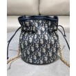 Dior 30 Montaigne Mini Bucket Bag con coulisse Blu scuro