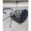 Dior 30 Montaigne Mini Bucket Bag con coulisse Blu scuro
