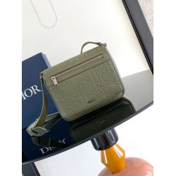 Borsa a tracolla da uomo Dior con patta in pelle kaki Gravity Borsa a tracolla da uomo Dior con patta in pelle kaki Gravity