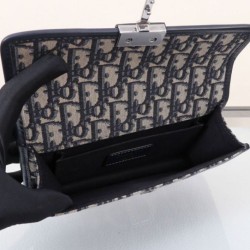 Qualità Specchio Replica Dior 30 Montaigne East-West Bag con catena Blu scuro Riproduzione Fedele Dior 30 Montaigne East-West Bag con catena Blu scuro imitazioni