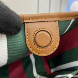 Qualità Specchio Replica Borsa a secchiello Gucci GG Emblem Mini 815118 Caffè Riproduzione Fedele Borsa a secchiello Gucci GG Emblem Mini 815118 Caffè imitazioni