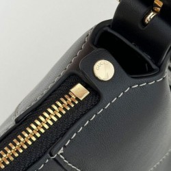 Qualità Specchio Replica Borse fedele media Gucci GG Emblem 815217 Nero Riproduzione Fedele Borse Replica fedele media Gucci GG Emblem 815217 Nero imitazioni