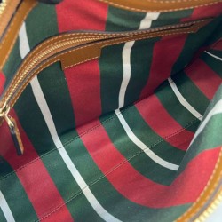 Qualità Specchio Replica Borsa a tracolla media Gucci GG Emblem 815217 Caffè Riproduzione Fedele Borsa a tracolla media Gucci GG Emblem 815217 Caffè imitazioni