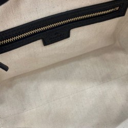 Qualità Specchio Replica Borsa piccola con manico superiore Gucci GG Emblem 815255 Nera Riproduzione Fedele Borsa piccola con manico superiore Gucci GG Emblem 815255 Nera imitazioni