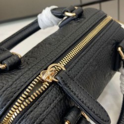 Qualità Specchio Replica Imitazione Borse con manico superiore Super Mini Gucci GG Emblem 815256 Nera Riproduzione Fedele Imitazione Borse Replica con manico superiore Super Mini Gucci GG Emblem 815256 Nera imitazioni