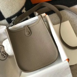 Qualità Specchio Replica Mini borsa Hermes Evelyne III TPM in pelle Clemence color talpa Riproduzione Fedele Mini borsa Hermes Evelyne III TPM in pelle Clemence color talpa imitazioni