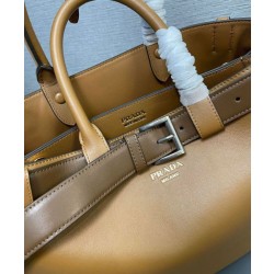 Imitazione Borsa a mano grande con fibbia Prada con cintura 1BA416 Caffè