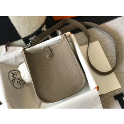 Mini borsa Hermes Evelyne III TPM in pelle Clemence color talpa